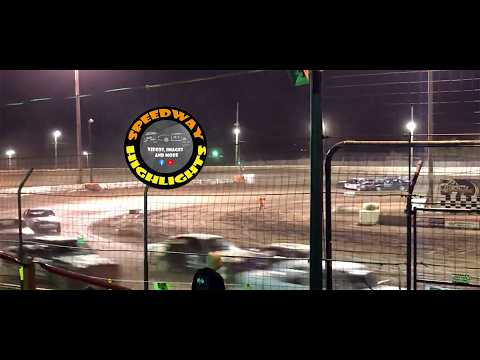 Corner chaos in Spectator V8 Feature ! - dirt track racing video image