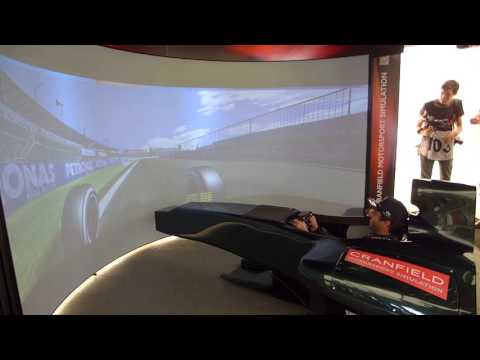 Daniel Ricciardo spins out then sets fastest lap in F1 Simulator - UCymB0-JCUkB_jFC6XThs6Dw