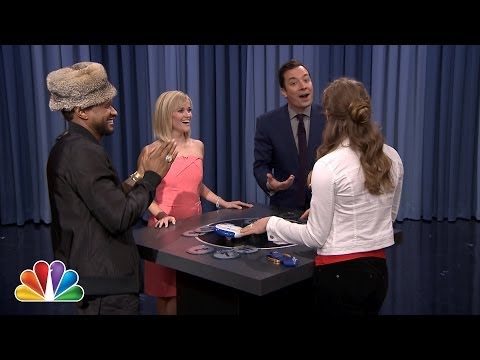 Catchphrase with Reese Witherspoon, Usher and Mikaela Shiffrin - UC8-Th83bH_thdKZDJCrn88g