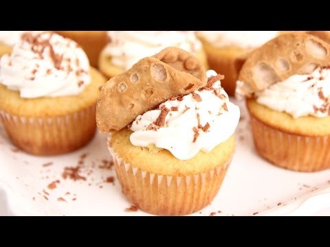 Cannoli Cupcakes Recipe - Laura Vitale - Laura in the Kitchen Episode 700 - UCNbngWUqL2eqRw12yAwcICg