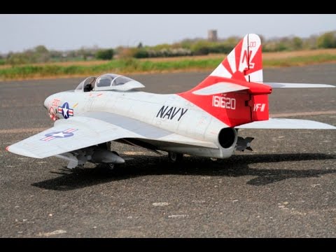 SKYMASTER GRUMMAN F9F COUGAR 1/5 SCALE RC - TOBY AT VE DAY TRIBUTE RAF TIBENHAM - 2016 - UCMQ5IpqQ9PoRKKJI2HkUxEw