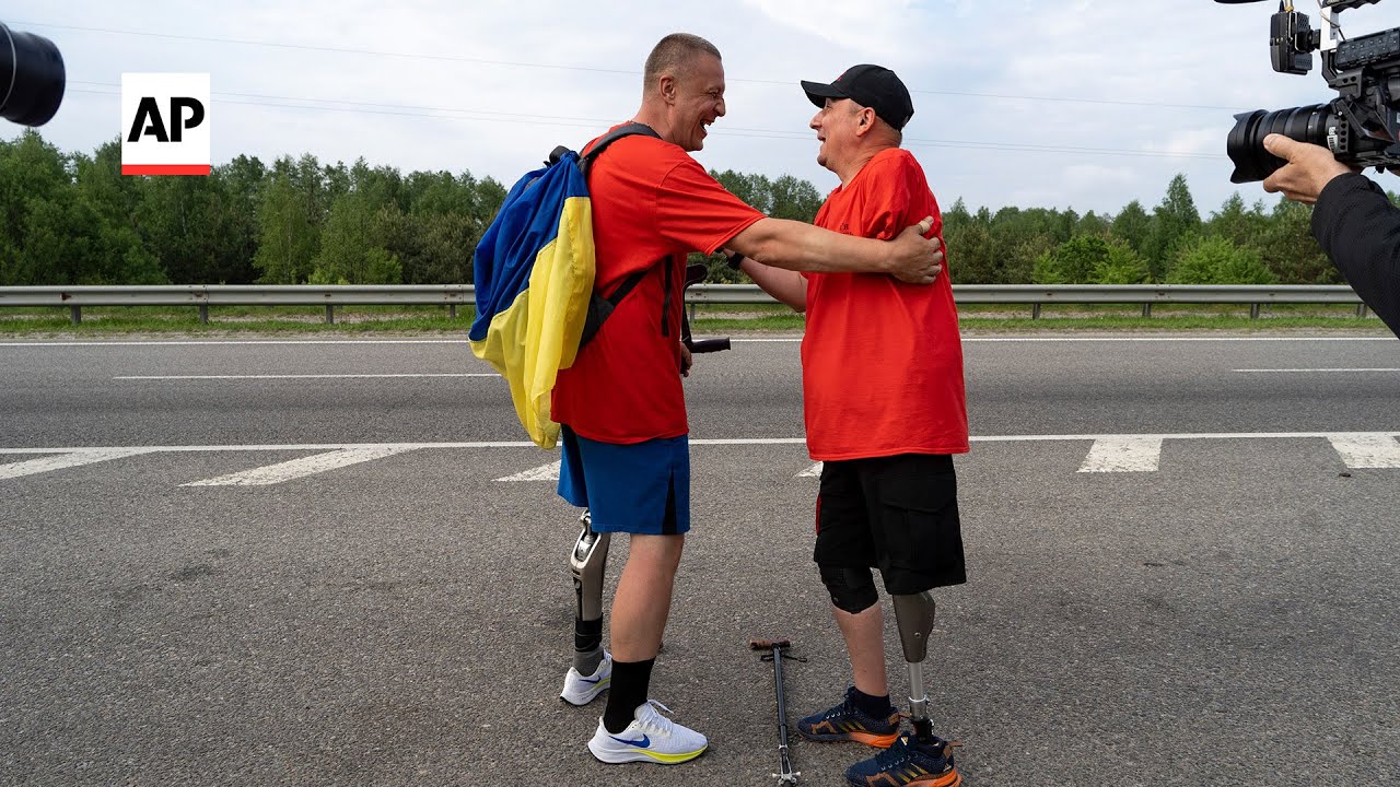 Two Ukrainian amputees walk to raise hospital funds