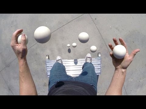 GoPro: Beatbox Juggler in Venice Beach - UCqhnX4jA0A5paNd1v-zEysw