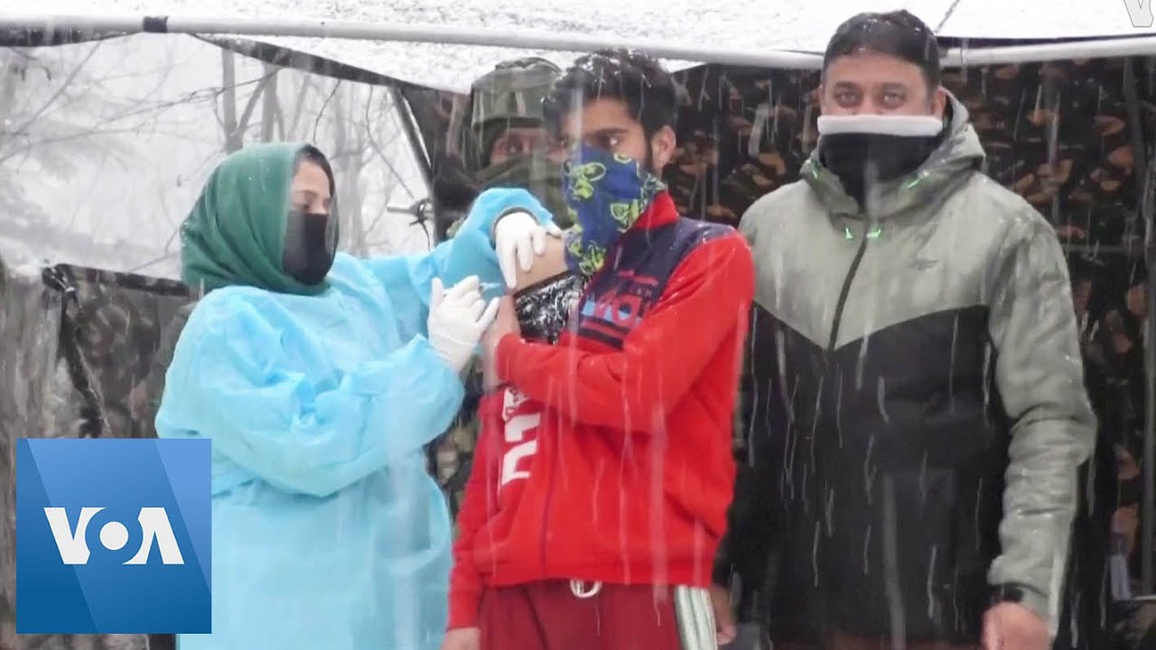 Health Workers Hike Snowy Peaks to Vaccinate Indian Kashmir Villagers