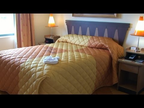 Disney's Art of Animation Resort CARS Section Family Suite Detailed Room Tour, Radiator Springs - UCe-gHr2O_LP7t0YJYHZQZlg