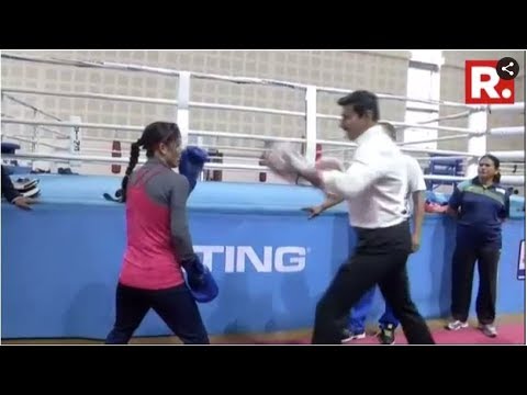 WATCH #Sports Minister Rajyavardhan Singh Rath ore FIGHTS with Boxing Champion MARY KOM In A Friendly Boxing Bout #India #Special