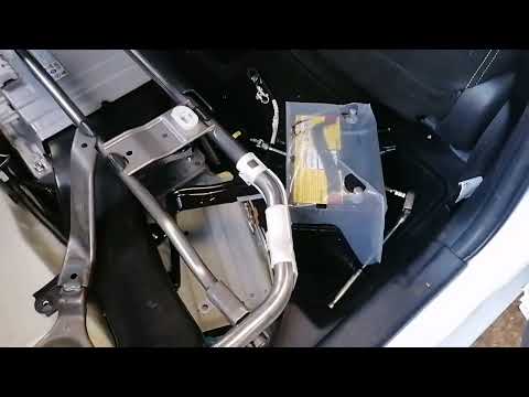 Come sostituire la batteria 12 Volts di una Toyota Yaris Hybrid