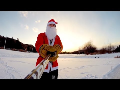 GoPro: Santa Schools Naughty Kids In Pond Hockey - UCqhnX4jA0A5paNd1v-zEysw