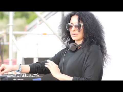 NICOLE MOUDABER sunrise set at Neversea, Romania - UCQdCIrTpkhEH5Z8KPsn7NvQ