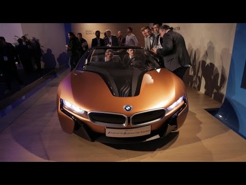 BMW shows hand-wave controlled parking, dashboard - UCOmcA3f_RrH6b9NmcNa4tdg