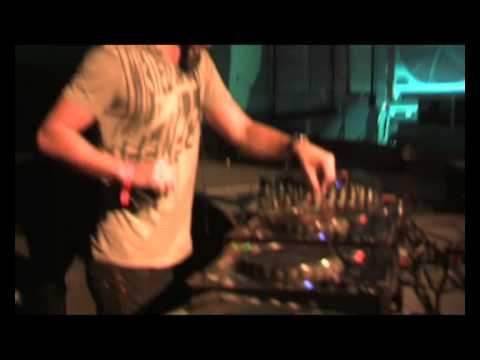 Richard Durand - Into Something (Official Music Video) - UCvYuEpgW5JEUuAy4sNzdDFQ