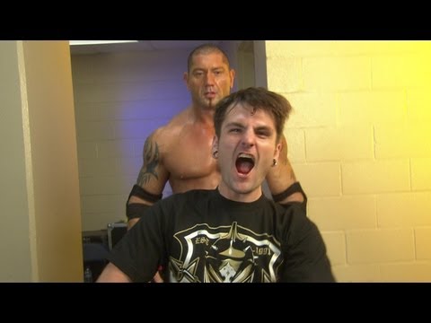 A WWE fan sneaks backstage to see Batista - UCJ5v_MCY6GNUBTO8-D3XoAg