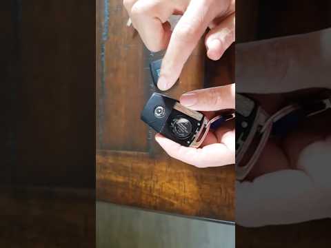 Come sostituire la batteria del telecomando della chiave di una Nissan