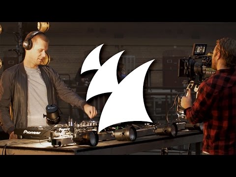 Armin van Buuren feat. Kensington - Heading Up High (Behind The Scenes) - UCGZXYc32ri4D0gSLPf2pZXQ