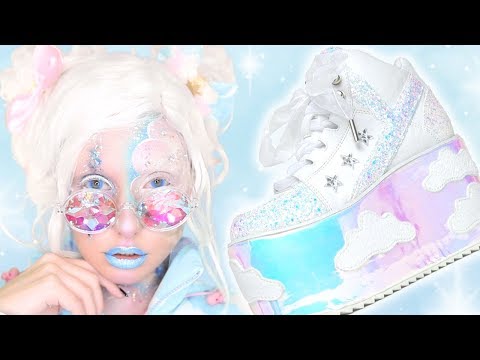 I DID MY MAKEUP LIKE A SHOE?? | Inspired by Fashion: YRU QOZMO SKY SKY - UCiWbNSajTR_7gxfjaXxExJQ