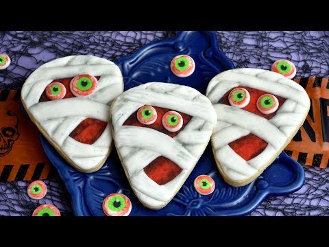 HALLOWEEN SPOOKY MUMMY COOKIES