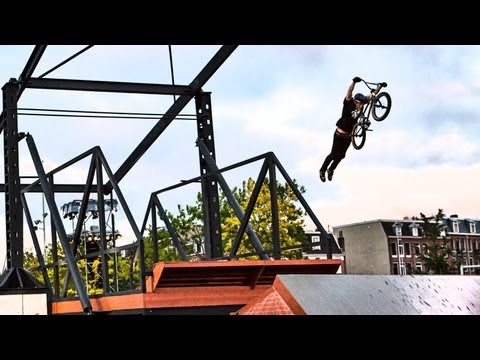 BMX Park w/ Reacting Features - Red Bull Framed Reactions 2013 Amsterdam - UCblfuW_4rakIf2h6aqANefA