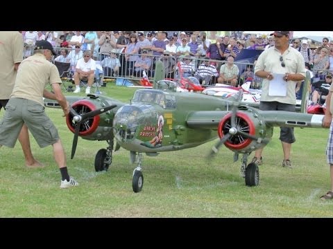 ① GIANT 1/3 SCALE  RC B-25 MITCHELL 2 X 400 cc MOKI 5 CYL - WESTON PARK 2014 - LEGENDARY FIGHTERS - UCMQ5IpqQ9PoRKKJI2HkUxEw