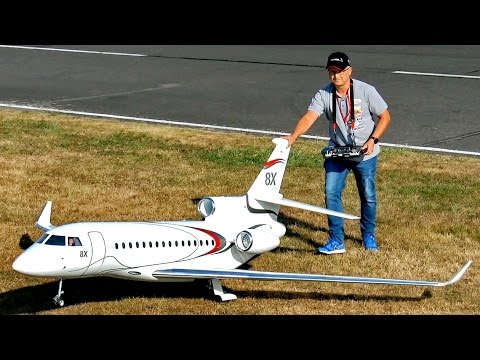 HUGE RC DASSAULT FALCON 8X SCALE MODEL TURBINE JET FLIGHT DEMONSTRATION / Jetpower Fair 2016 - UCH6AYUbtonG7OTskda1_slQ