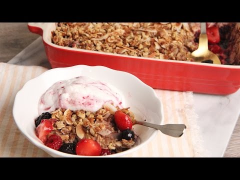 Baked Coconut Berry Oatmeal | Episode 1130 - UCNbngWUqL2eqRw12yAwcICg