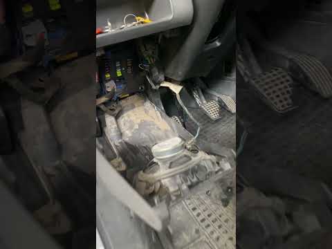 Waar bevindt zich de OBD-poort van de Iveco Daily 2012?