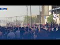 قوى الأمن العراقي تطلق الغاز المسيل للدموع لتفريق المتظاهرين في المنطقة الخضراء

