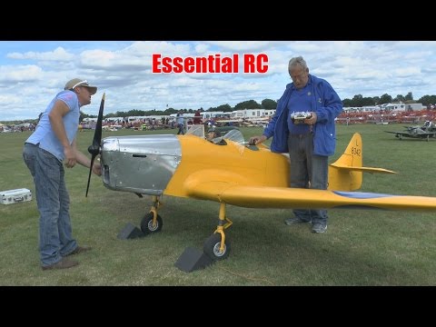 GIANT 50% SCALE RC Miles Magister - UChL7uuTTz_qcgDmeVg-dxiQ