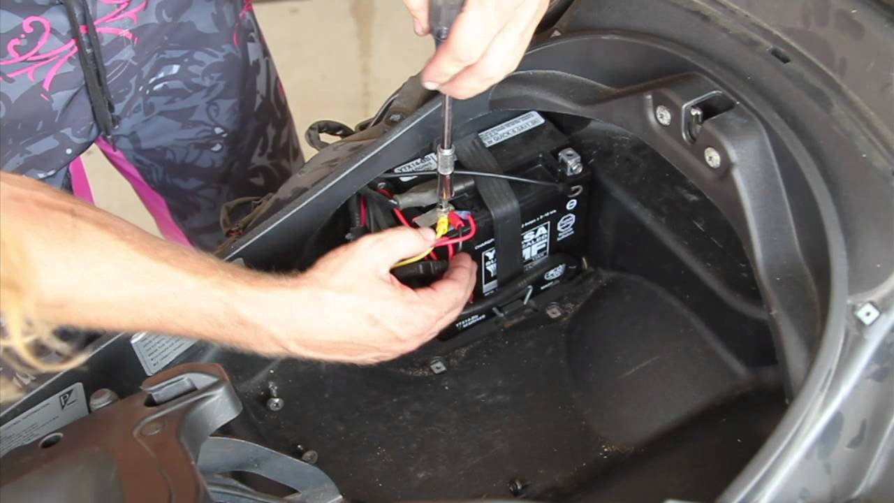 Piaggio MP3 - Battery removal | RcReviews.lt yamaha majesty fuse box 