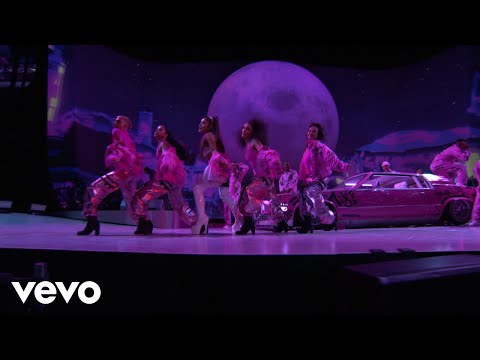Ariana Grande - 7 rings (Live From The Billboard Music Awards / 2019) - UC0VOyT2OCBKdQhF3BAbZ-1g