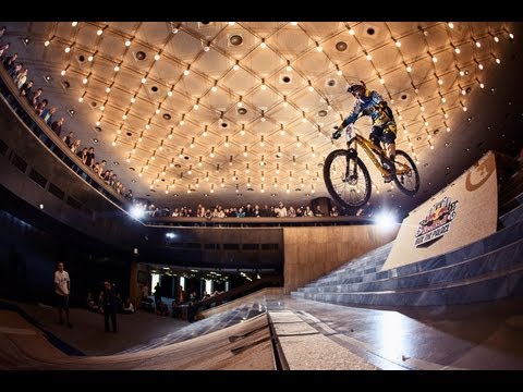 MTB Downhill in a Palace - Red Bull Ride the Palace 2012 Bulgaria - Highlights - UCblfuW_4rakIf2h6aqANefA