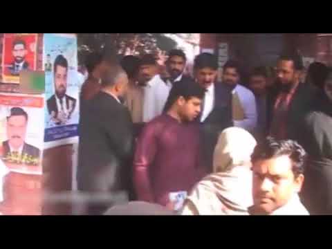 Lawyer Kicks Woman In Gujranwala Court