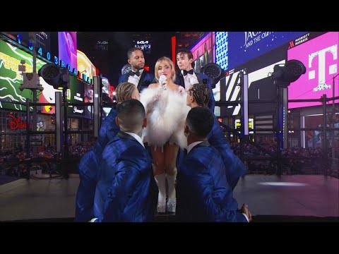 Sabrina Carpenter - Feather / Nonsense [Dick Clark’s New Year’s Rockin’ Eve with Ryan Seacrest 2024]