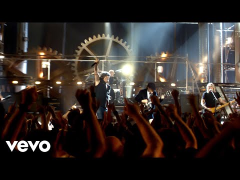 AC/DC - Rock N Roll Train (Official Video) - UCmPuJ2BltKsGE2966jLgCnw