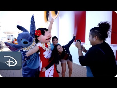 The Valenzuela Family Aboard Disney Cruise Line - UC1xwwLwm6WSMbUn_Tp597hQ