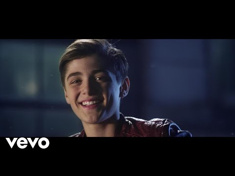 Asher Angel - Snow Globe Wonderland (Official Video) - UCgwv23FVv3lqh567yagXfNg