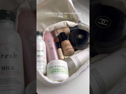 Super cute flat lay amazon makeup bag link in bio #amazonfinds #amazonmusthaves #tiktokmademebuyit