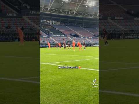 Alexia desde el punto 🎯 #ligaf #ligafmoeve #fcbarcelona