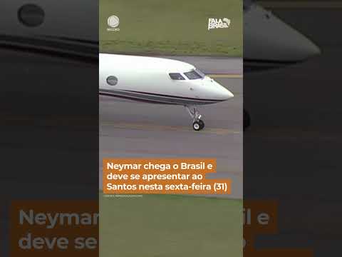 Neymar chega ao Brasil e deve se apresentar ao Santos nesta sexta-feira (31) #Shorts #FalaBrasil