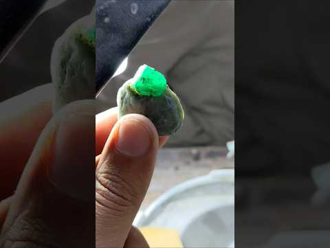 #natural #emerald #gems #gemstones #gemstone #rocks #bijoux #jewelry #jewellery #lapidary #gemmes