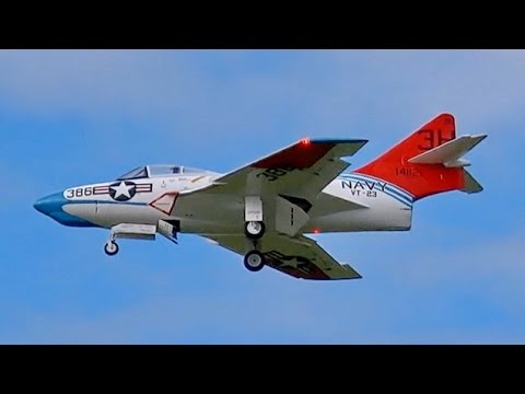 F9F COUGAR RC SCALE 1:5,8 MODEL TURBINE JET DEMO FLIGHT / Jetpower Messe 2015 - UCH6AYUbtonG7OTskda1_slQ