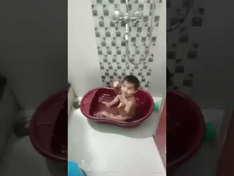 Maa ke bina hi naha liya ! #andrast #ytshorts #feedshorts #ariba #trending