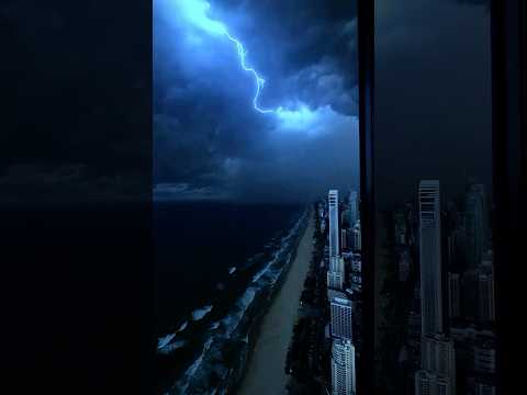 Certaines pages sont destinées à rester non lues #sad #orage #triste 