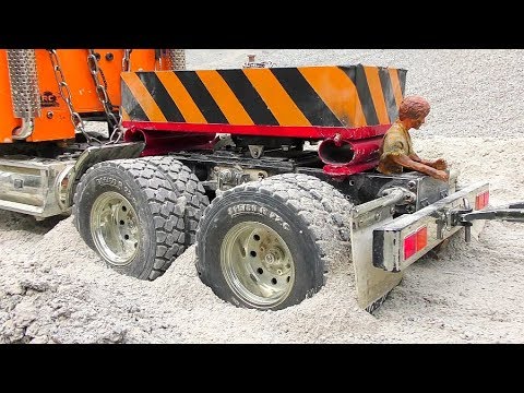 Fantastic RC Construction Site! Cool RC Vehicles Work at the Quicksand! Nice Volvo - UCT4l7A9S4ziruX6Y8cVQRMw