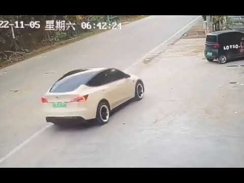 Tesla Car Crash in China caught on camera 🤯#Tesla #china