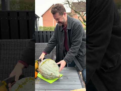 ถ้าไม่ผ่าดูก็ไม่รู้ว่าคือลูกอะไร สีอะไร #yainangdenmark #food