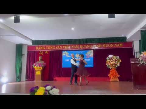 Cặp đôi cao tuổi : Anh  ngoài 80 ,chị 74 vẫn nhảy đẹp tuyệt vời