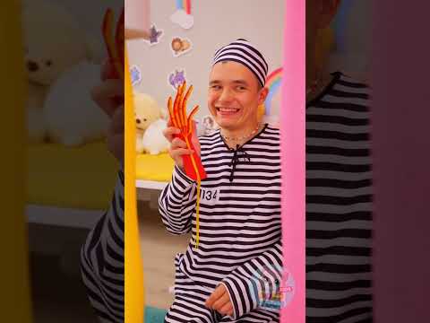 Crafting a Wiggly Straw Hand! 🎉 Fun DIY for Creative Minds! ✋✨