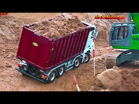 AMAZING R/C TRUCK ACTION - will it drop down... AT CONSTRUCTION WORLD - Nov 2017 p4 - UCYXvCcDgRi5RNb1Zi4Yz-aA