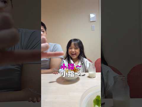 【禁断の質問】鼻の穴はどこでほじる? #shorts #twins #たらこ3姉妹