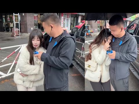 元帅户外撩妹 #户外逗美女 #整蛊情侣 #街头搭讪 #搞笑互动 #prank couple #Street chatting up beauties #Funny interaction